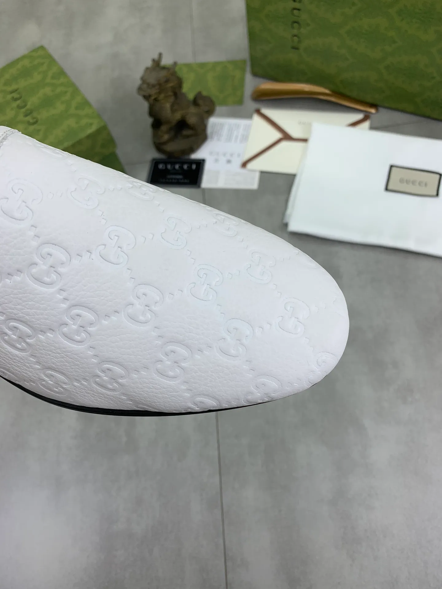 Men's Men's Shoes 💰P500💰【New Style】Water-dyed Niuli Gucci's most popular selection of lazy slip-on leather shoes (Gucci) official website latest Gucci lazy leather shoes, hot style 💥 simple and elegant style, exclusive for trendy men. Unique official website latest brand original double G embossing Elements 👑 Original Gucci decoration, fashionable and elegant, fabric original calfskin ✅ fully imported first-layer cowhide lining, official website designated wear-resistant, rubber business outsole, classic model taken at the counter in real life 🎬38-44 Various colors available